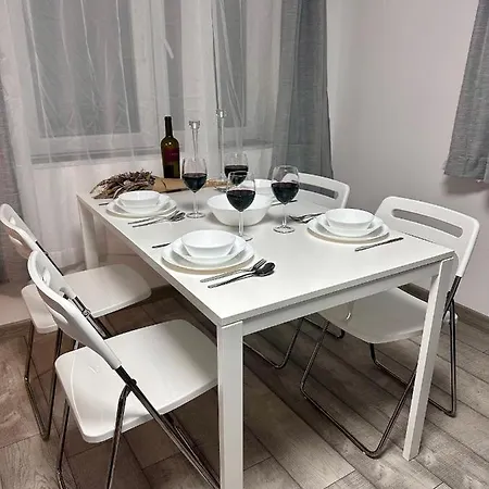 The Rainbow 8 Apartman Szófia